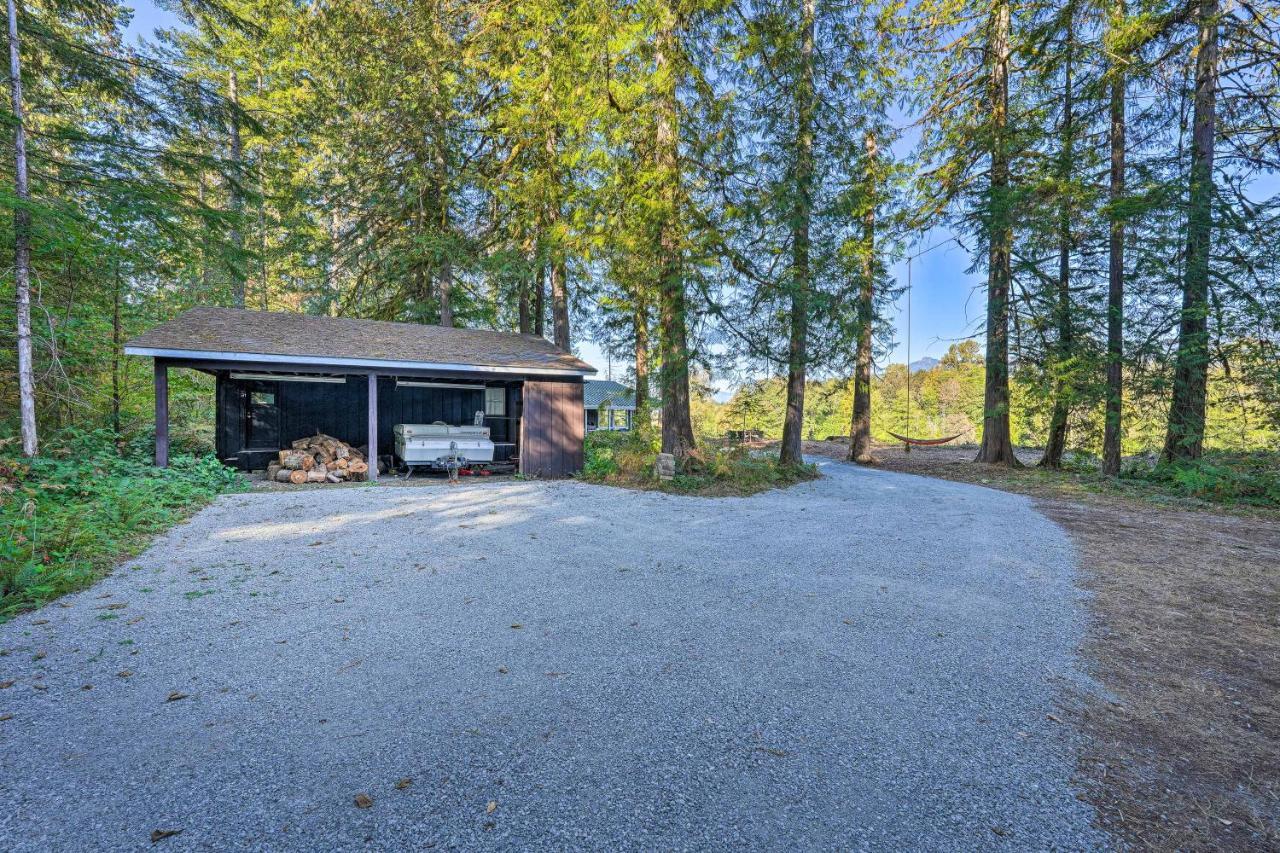 Dreamy Riverside Cabin With Fireplace And Grill Concrete Kültér fotó